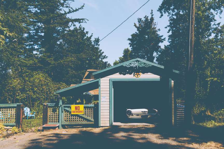 GarageBuddy Guide: Seasonal Garage Door Covers and Decor